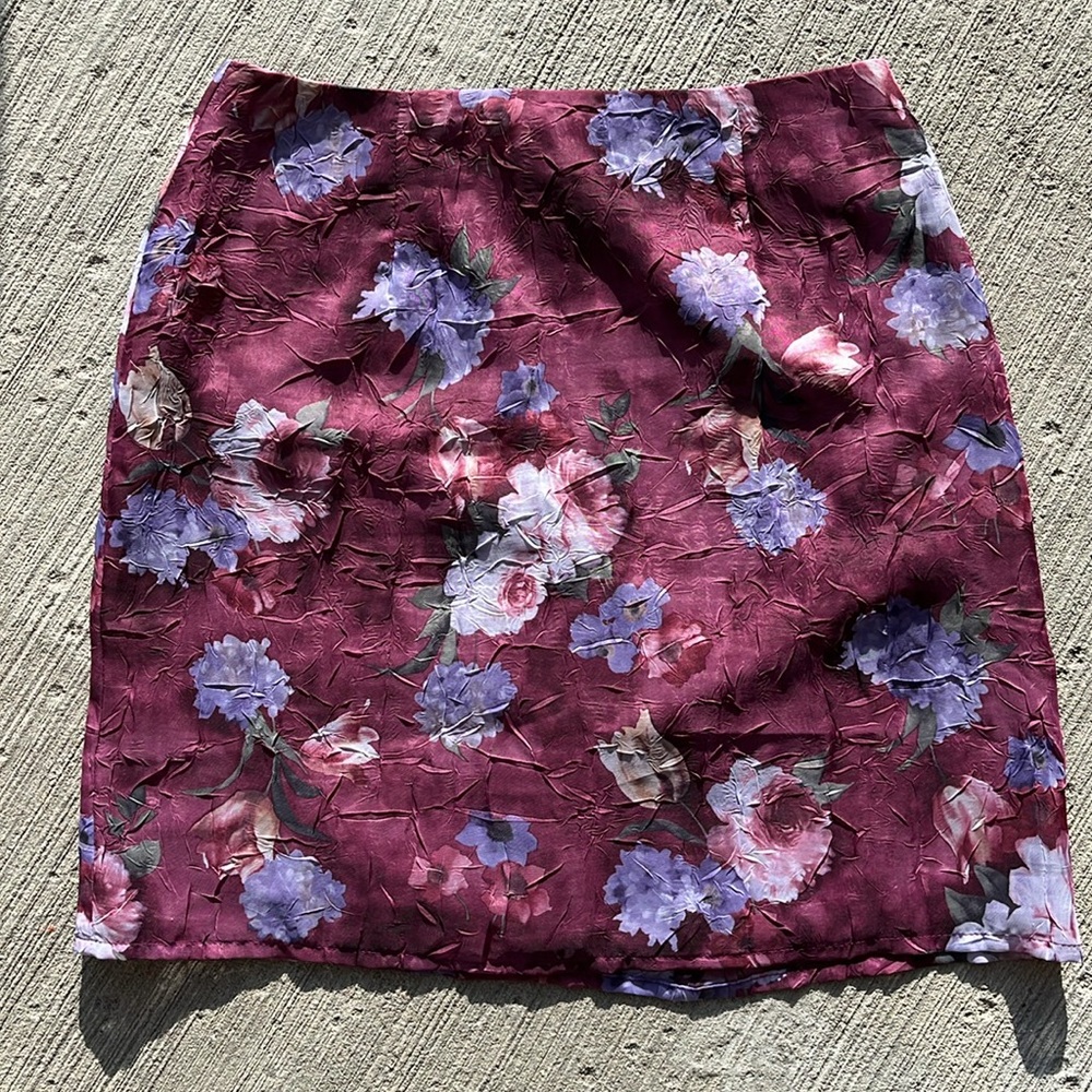 VINTAGE 90s flirty floral mini skirt